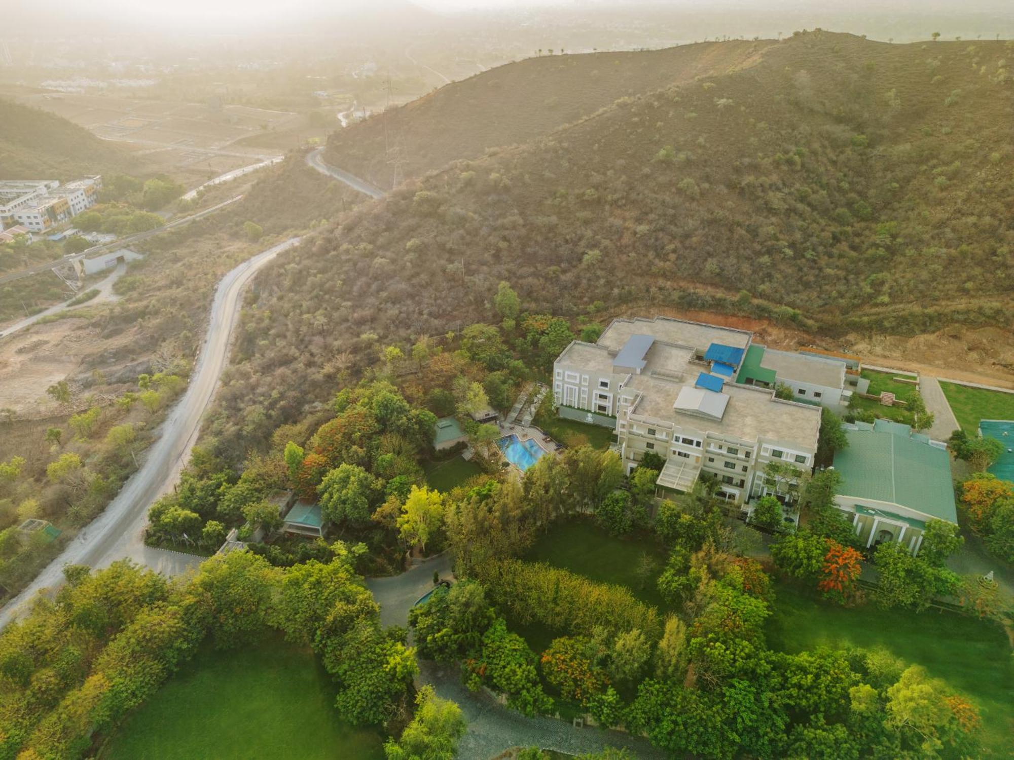 Essentia Luxury Resort & Spa Udaipur Exterior foto